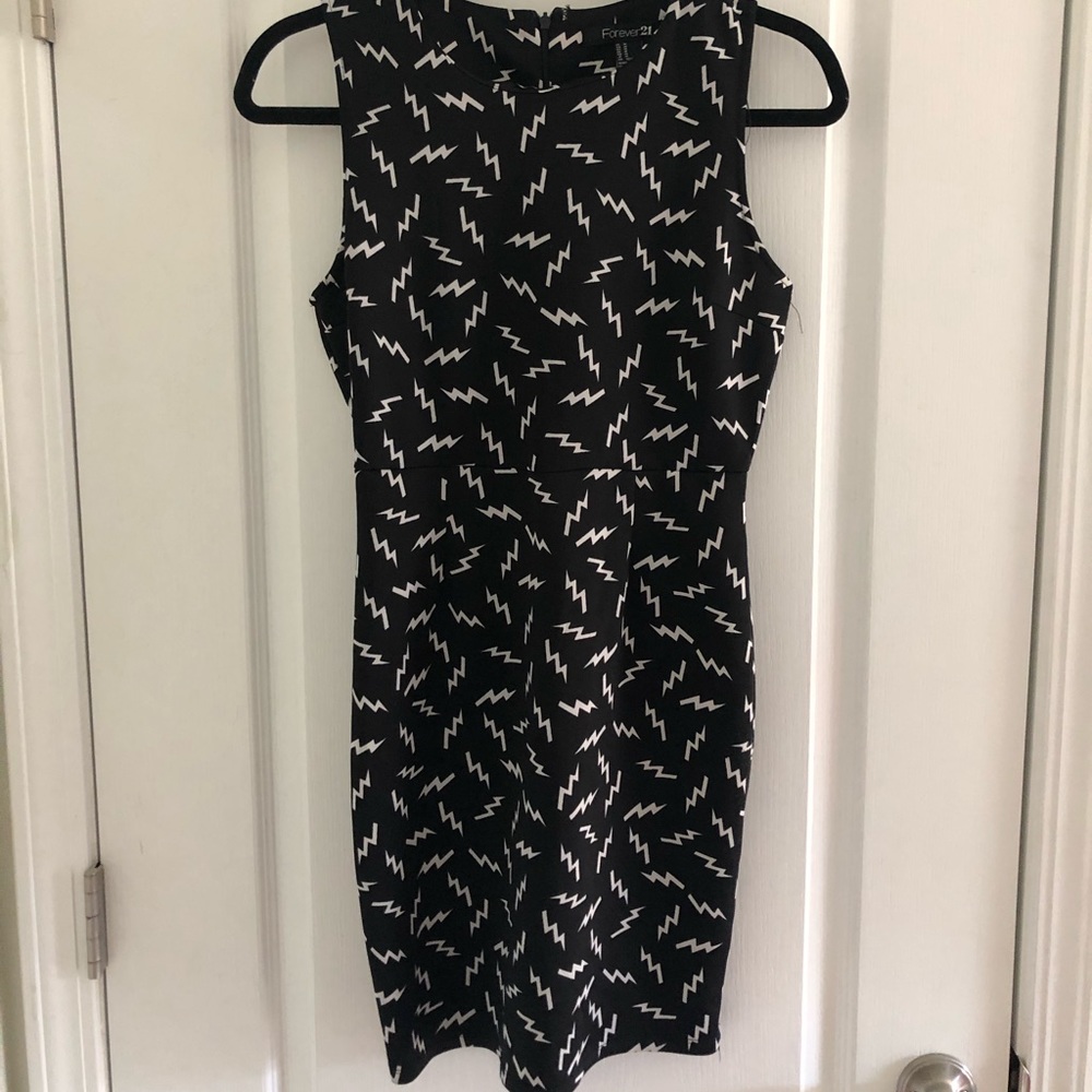 Lightening bolt body con